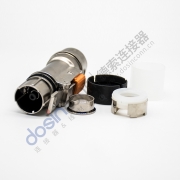 金属vs塑胶：高压互锁连接器外壳材质，到底该怎么选？